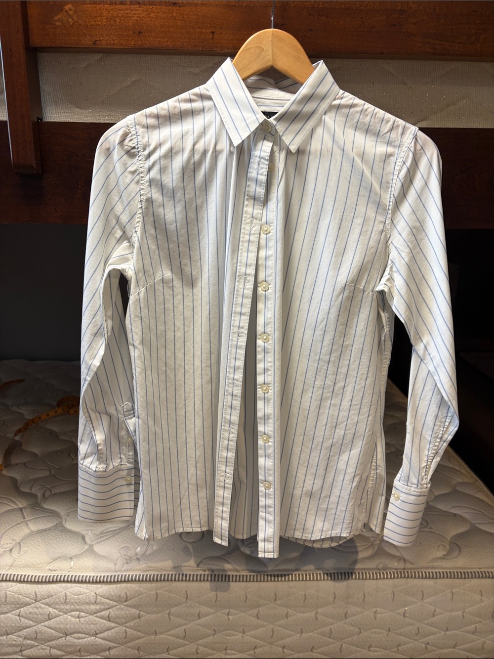 Banana Republic Blue & White Striped Button-Down Shirt – Size 6